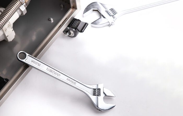 Adjustable Spanner 15" Deli Tools EDL015A (silver) - Image 6