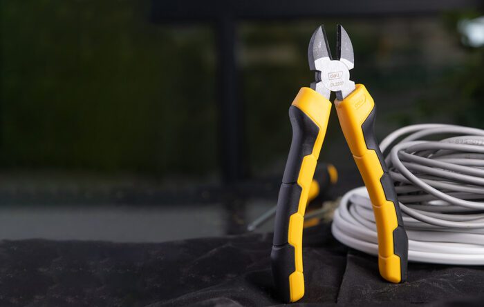 Diagonal Pliers 7" Deli Tools EDL2207 (yellow) - Image 7