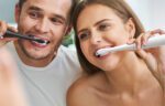 Sonic toothbrushes with tips set and 2 holders Bitvae D2+D2 (white and black) - Image 3