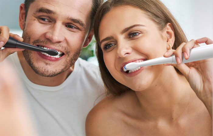 Sonic toothbrushes with tips set and 2 holders Bitvae D2+D2 (white and black) - Image 3